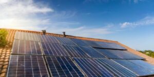 cuantas placas solares necesito para ser autosuficiente
